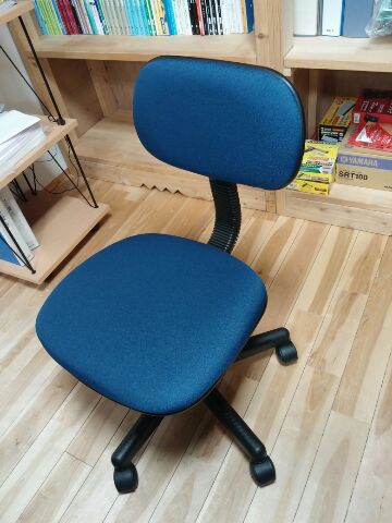 仕事場の椅子が新しくなりましたー